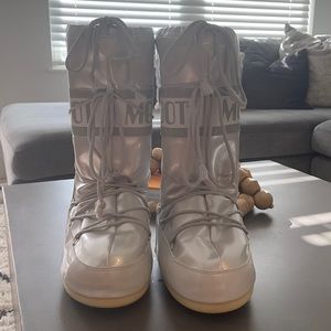Silver Moon Boots Womens 8.5 Eu 39